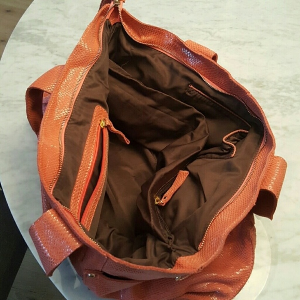 Unique salmon color leather handbag - Picture 4 of 4